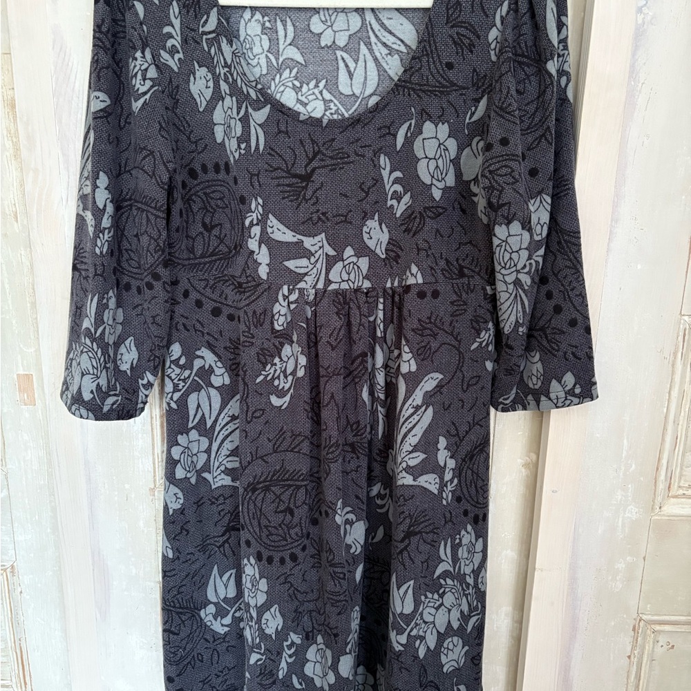 Floral Patterned Dress in Black and Gray